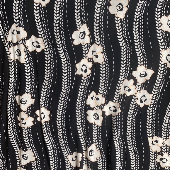 Express long sleeve flower dress - Picture 3 of 6